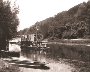 伯克郡克莱夫登伍德（Cliveden Wood）领导下的泰晤士河，1894年。 作者 不明