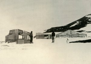 1909年，位于小屋点的发现探险队冬季区，c1908 ，。 作者 不明