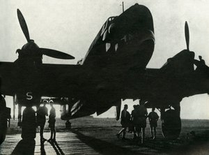 1945年，大约在1942年至1943年，可以将邮件运往班加西。 作者 不明