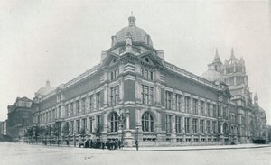 新的维多利亚和阿尔伯特博物馆于1909年6月26日开放，建于1909年 作者 不明