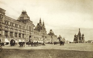 1910年代，俄罗斯莫斯科红场的高层交易行 作者 不明