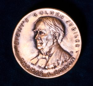 托马斯·阿尔瓦·爱迪生（Thomas Alva Edison），美国物理学家和发明家，1929年 作者 不明