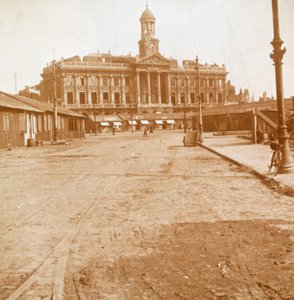 法国北部坎布雷的市政厅和主广场，建于1914年至1918年。 作者 不明