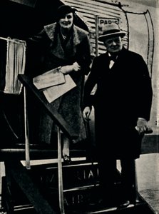 乘飞机旅行，1934年9月，1945年。 作者 不明