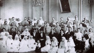 俄罗斯的沙皇（Tsarina Maria Fyodorovna）前往基辅的一家医院，1915年 作者 不明