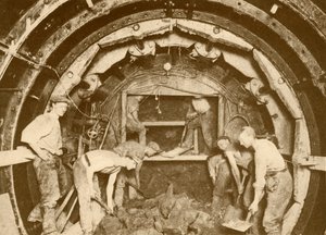 借助Greathead Boring Shield进行的管隧开挖，c1930。 作者 不明