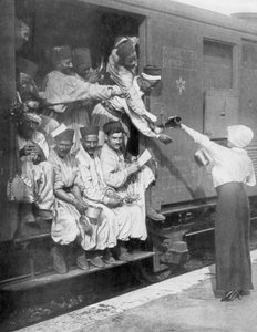 土耳其步枪兵乘火车去前线，1914年 作者 不明