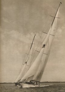 1936年，两艘著名游艇在激动人心的比赛中 作者 不明