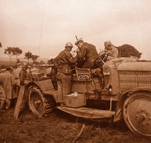 将绞盘用于弹幕气球，法国北部，索姆，c1914-c1918。 作者 不明