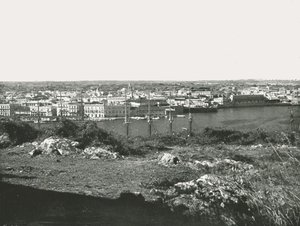 横跨海湾的景色，古巴哈瓦那，1895年。 作者 不明