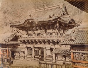 右美门-神户神社日光寺，c1890-1900 作者 不明