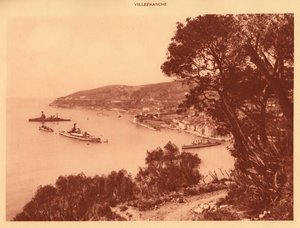 1930年在维尔弗朗什（Villefranche）欣赏小镇和路标。 作者 不明
