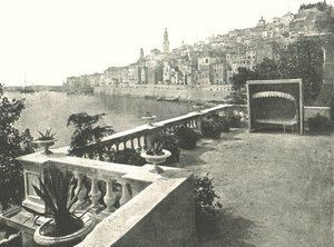 镇的看法从海湾的，芒通，法国，1895年。 作者 不明
