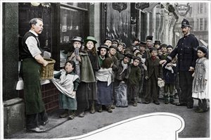 等待食物的堆，Cheapside，c1903 1903 作者 不明
