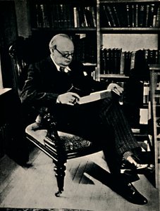 温斯顿·斯宾塞·丘吉尔（Winston Spencer Churchill）在他的图书馆，1945年。 作者 不明