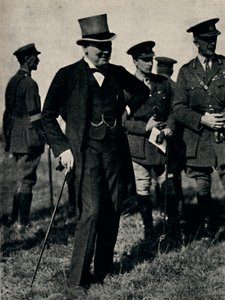 1919年和1945年，在亨利·威尔逊爵士的陪伴下。 作者 不明