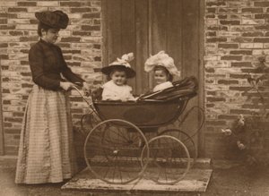 妇女和儿童在婴儿推车，1937年 作者 不明