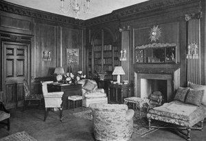 1924年，纽约市安妮·摩根小姐的房子里的一间古老的英语房间里的木制品。 作者 不明