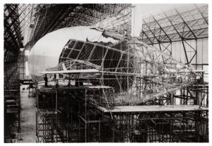 齐柏林飞艇LZ 126正在建造中，德国腓特烈港，1924年1933年 作者 不明