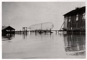 齐柏林飞艇LZ 6正在建造中，德国，1909年，1933年 作者 不明