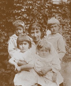 Zinaida Serebriakova和她的孩子们，1920年代 作者 不明