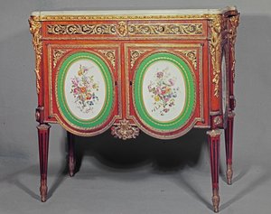 路易十六内阁，印有M.Carlin JME，装饰有ormolu和Sevres牌匾，c.1774