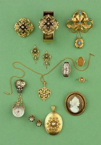 珠宝首饰：金色和珐琅手链，金色和绿松石抹胸胸针，Fob手表，哀悼戒指，Cornelian豆沙环和玫瑰形钻石小盒坠子 作者 未知未知