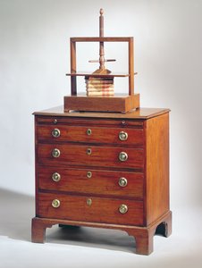 小红木抽屉柜由喜来登，1790年超越桃花心木书籍印刷机