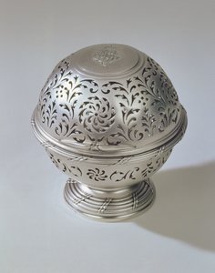 肥皂盒，一套有大口水壶和盆地的一部分，由弗朗西斯瑞尔，巴黎，1771年