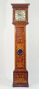 胡桃木镶嵌长形时钟，作者Daniel Quare（1649-1712） 作者 未知未知