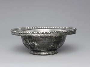 串珠碗碗，300-500 作者 不明