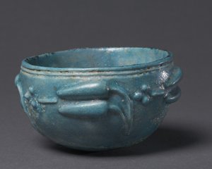 碗与莲花芽装饰 作者 不明