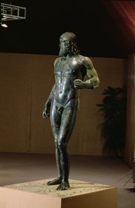 青铜士兵，从公元前 5 世纪西西里岛 Riace 的大海中找到 作者 不明