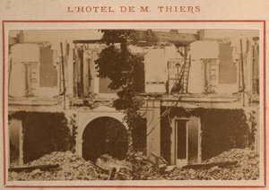巴黎公社（1871年）。1871年5月，阿道夫-梯也尔的豪宅在其财产被没收后被毁。印在纸板上，尺寸：9x5.4厘米。9x5,4 cm 作者 不明