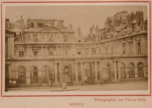 Commune of Paris (1871): view of the Palais-Royal (Palais Royal) in Paris after the fire of May 1871. Photograph of Pierre Pepetit. Print on cardboard, Dim. 9x5,4 cm 作者 不明