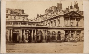 巴黎公社（1871 年）：1871 年 5 月火灾后的皇宫景观。匿名摄影。 在纸板上打印 昏暗。 10x6,9 厘米 作者 不明