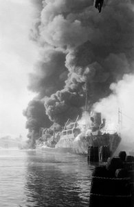 1960 年威尼斯马尔盖拉港的油轮“罗萨里奥佩莱格里诺”爆炸 作者 不明