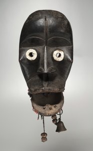 1900年代初期的面罩 作者 不明