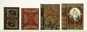 里维耶尔父子（Riviere＆Sons）具有约束力的四本书封面，包括“凯瑟琳·德·美第奇的生平和时代”， 作者 不明