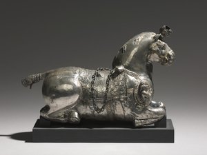 马形饮水器，200-325 作者 不明