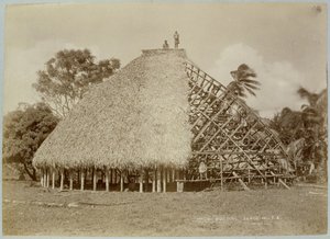 萨摩亚的房屋建筑，约 1875 年（棕褐色照片） 作者 不明