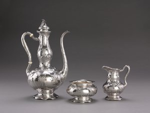 锤打咖啡服务：咖啡壶，约1900-1910年 作者 不明