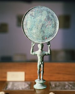 镜子，希腊，公元前 5 世纪（青铜） 作者 不明