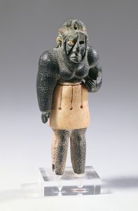 山区的神话天才，约公元前 2200 年（石灰石和绿泥石，由陨铁制成的王冠） 作者 不明