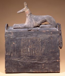 塔形沙卜提盒，盖子上有铭文和阿努比斯雕像（后来的），埃及，底比斯，第 22 王朝初期，公元前 900 年（黑漆木） 作者 不明