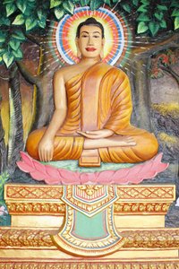 Preah Prom Rath 寺院佛陀的生活在莲花上打坐佛陀以触地姿势示人，柬埔寨暹粒。 作者 不明