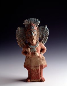 哥伦布前时期的艺术，玛雅文明，古典晚期：代表站立人物的拟人化粘土小雕像具有乐器的功能。来自危地马拉基巴的内巴吉。暗淡。 21x11厘米危地马拉，考古博物馆 作者 不明