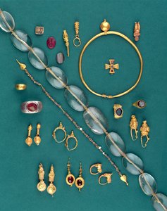 精选罗马、拜占庭和阿契美尼德珠宝，从公元前 1000 年到公元 7 世纪（金、银、玛瑙、红碧玉、骨头和玻璃） 作者 不明