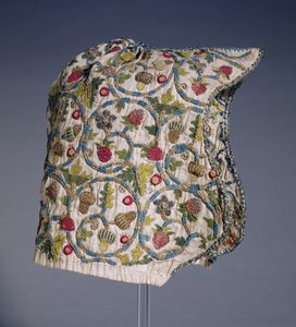 T.6-1946 女人的头巾，英国，16世纪末（刺绣的亚麻布）。 作者 不明