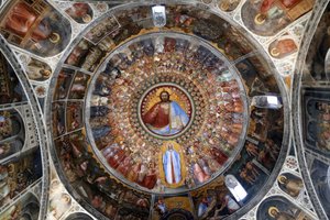 帕多瓦洗礼堂。天花板上的壁画，14世纪由Giusto de Menabuoi绘制。天堂。与天使、族长、先知和圣人一起为基督祈福。帕多瓦。意大利。(照片) 作者 不明
